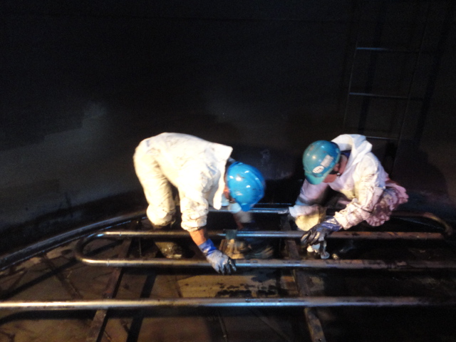 拭き上げ作業の写真