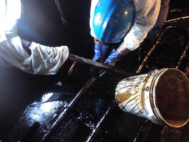 蒸気配管を清掃する写真