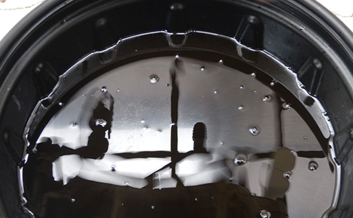 リサイクル可能な廃油のイメージ画像